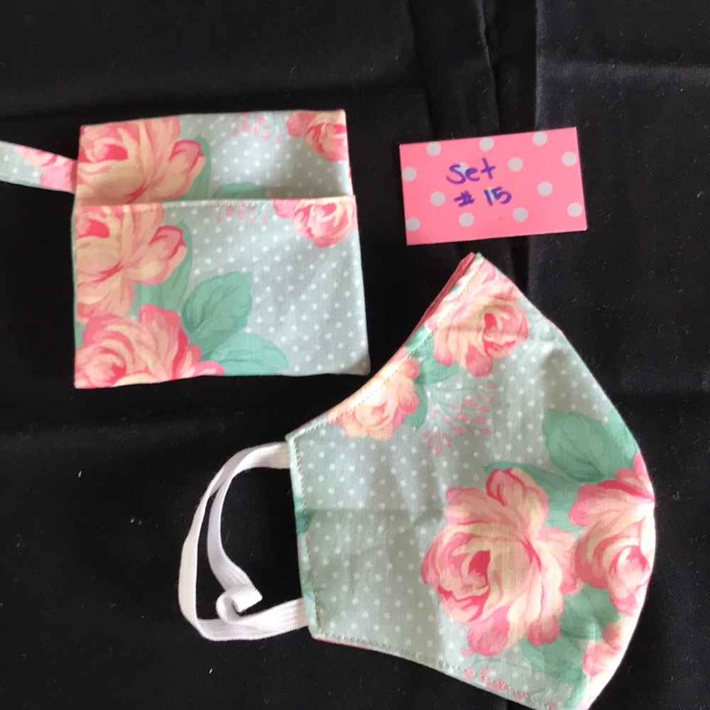 Keychain face mask holder with face mask set